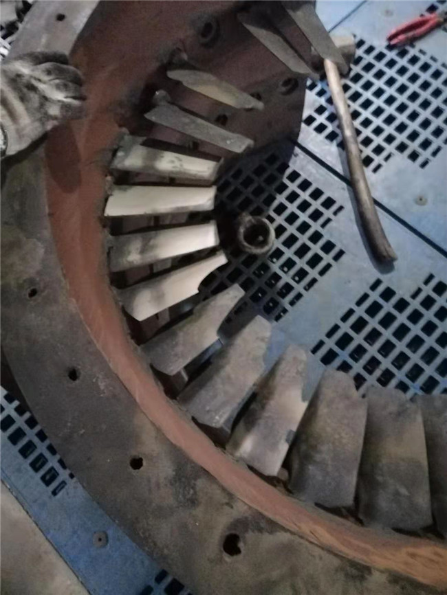 静叶缸体损伤状态